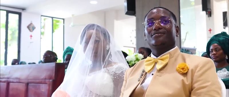 Le couple lors de la cérémonie — aperçu du teaser de mariage